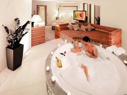 Luxusurlaub - Saunalandschaft: finnische Sauna - Künzing - Wellness & SPA Resort Mooshof 