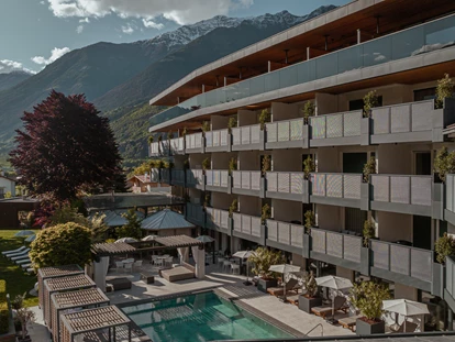 Luxusurlaub - Pools: Außenpool beheizt - Südtirol - Hotelansicht Außen - Hotel das Paradies