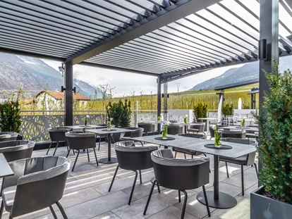 Luxusurlaub - Pools: Außenpool beheizt - Südtirol - Sonnenterrasse  - Hotel das Paradies