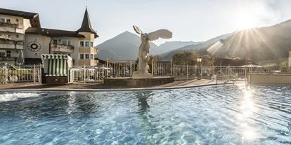 Luxusurlaub - Bettgrößen: Doppelbett - Mühlau (Innsbruck) - Pool Herbst - Posthotel Achenkirch
