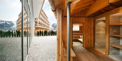 Luxusurlaub - Saunalandschaft: Außensauna - Ködnitz (Kals am Großglockner) - Kempinski Hotel Das Tirol