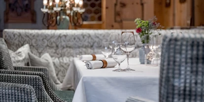 Luxusurlaub - Bar: Poolbar - St. Leonhard im Pitztal - Trofana Royal *****Superior Resort