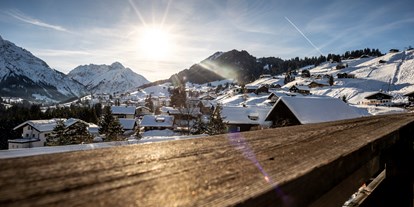 Luxusurlaub - Saunalandschaft: Außensauna - Vorarlberg - Aussicht Winter - Travel Charme Ifen Hotel