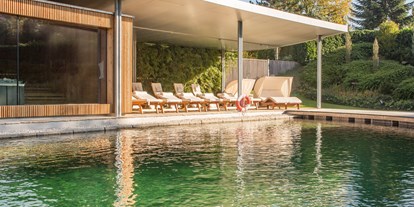 Luxusurlaub - Pools: Schwimmteich - Naturpool mit Gartensaunen - Hotel & Spa Der Steirerhof Bad Waltersdorf