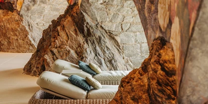 Luxusurlaub - Bettgrößen: Doppelbett - Turrach - Ruheraum gebaut um natürlichen Felsen - Hotel Schloss Seefels