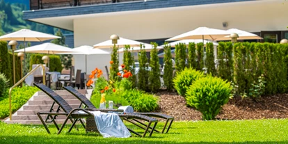 Luxusurlaub - Preisniveau: moderat - Ködnitz (Kals am Großglockner) - Unsere Liegewiese mit Blick auf unsere Terrasse - CESTA GRAND  Aktivhotel & Spa