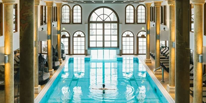 Luxusurlaub - Hotel-Schwerpunkt: Luxus & Wellness - Neukirchen am Großvenediger - Innenpool - A-ROSA Kitzbühel