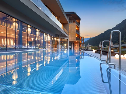 Luxusurlaub - Bettgrößen: Doppelbett - Schwarzleo - Sportbecken - DAS EDELWEISS Salzburg Mountain Resort