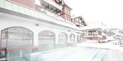 Luxusurlaub - Umgebungsschwerpunkt: Berg - Weißenbach (Haus) - Außenpool mit 32 Grad warmen Wasser - Hotel Rigele Royal****Superior