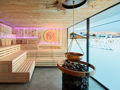 Luxusurlaub - Saunalandschaft: finnische Sauna - die HOCHKÖNIGIN - Mountain Resort