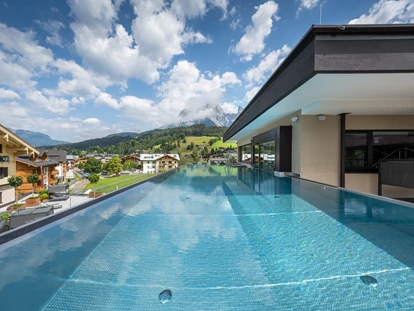 Luxusurlaub - Pools: Infinity Pool - Burg (Kals am Großglockner) - die HOCHKÖNIGIN - Mountain Resort