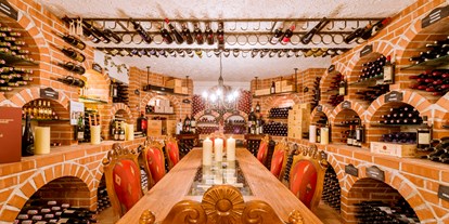Luxusurlaub - Saunalandschaft: Außensauna - Ried (Arzl im Pitztal) - Weinkeller - Hotel Sonne