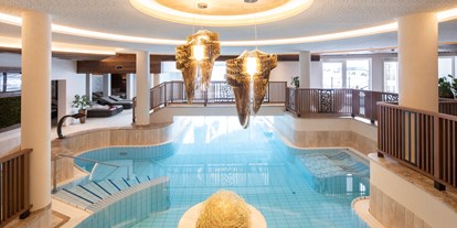 Luxusurlaub - Pools: Außenpool beheizt - Tirol - Spa-Bereich im Hotel Post Ischgl - Hotel Post