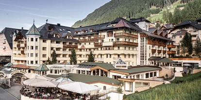 Luxusurlaub - Skilift - Österreich - Außenansicht - Hotel Post