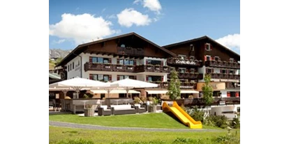 Luxusurlaub - Concierge - Grünenbach - Außenansicht Sommer - Hotel Sonnenburg
