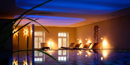 Luxusurlaub - Saunalandschaft: Dampfbad - Dohr - Beheiztes Schwimmbad (50 m², 31°C) mit Massageliegen - Romantik Jugendstilhotel Bellevue