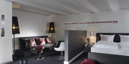 Luxusurlaub - Einrichtungsstil: modern - Meddersheim - Lifestyle-Suite "Black and White" - Romantik Jugendstilhotel Bellevue