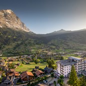 Luxushotel - Hotel Belvedere Grindelwald im Sommer vor dem Eiger - Belvedere Swiss Quality Hotel Grindelwald