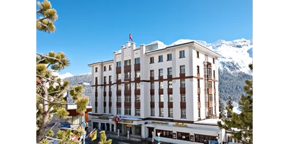 Luxusurlaub - Bettgrößen: Queen Size Bett - Schweiz - Der Hotelklassiker in St. Moritz

Für alle, die das Aussergewöhnliche suchen und das Echte lieben.
Hier macht man Ihnen den Hof seit über 120 Jahren. - Hotel Schweizerhof