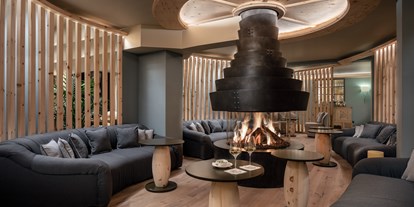 Luxusurlaub - Saunalandschaft: Dampfbad - Graubünden - Lobby Bar - Precise Tale Seehof Davos