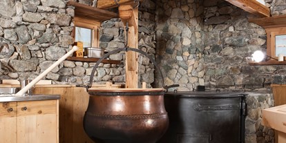 Luxusurlaub - Saunalandschaft: Außensauna - St. Moritz - Restaurant Käserei - In Lain Hotel Cadonau