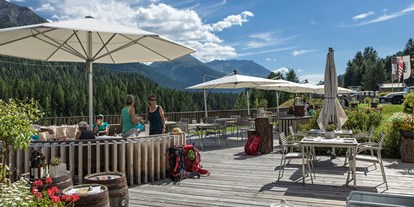 Luxusurlaub - Preisniveau: gehoben - Graubünden - IN LAIN Terrasse - In Lain Hotel Cadonau