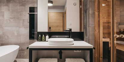 Luxusurlaub - Bettgrößen: Doppelbett - Mutters - VAYA Zillertal Spa Suite Badezimmer - VAYA Zillertal