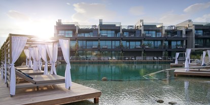Luxusurlaub - Pools: Außenpool beheizt - Corrubbio di Negarine - Quellenhof Luxury Resort Lazise
