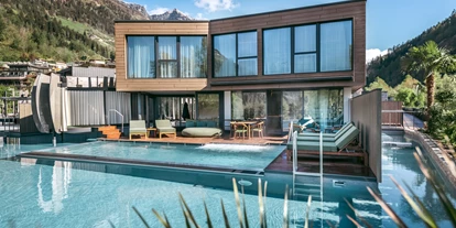 Luxusurlaub - Pools: Außenpool beheizt - Südtirol - Quellenhof See Lodge - Adults only