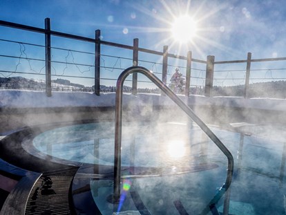 Luxusurlaub - Saunalandschaft: finnische Sauna - Sky Pool im Wellness & Naturresort Reischlhof - Wellness & Naturresort Reischlhof **** Superior 