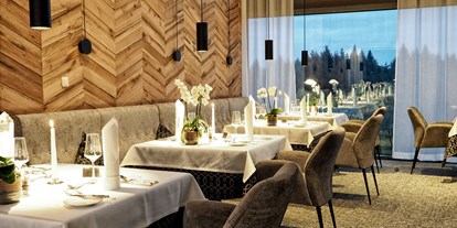 Luxusurlaub - Saunalandschaft: finnische Sauna - Restaurant im Wellness & Naturresort Reischlhof - Wellness & Naturresort Reischlhof **** Superior 