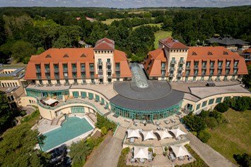 Luxushotel: Außenansicht - Precise Resort Bad Saarow