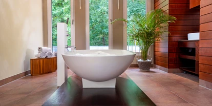 Luxusurlaub - Bar: Poolbar - Anwendungsraum - Precise Resort Bad Saarow am Scharmützelsee