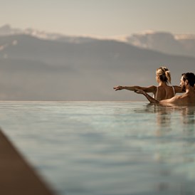 Luxushotel: Infinitypool Hotel Südtirol - Panoramahotel Huberhof****s