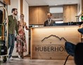 Luxushotel: Rezeption Huberhof - Panoramahotel Huberhof****s