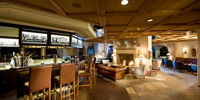 Luxusurlaub - Hotel-Schwerpunkt: Luxus & Familie - Kaminbar - GOLFHOTEL Les Hauts de Gstaad & SPA