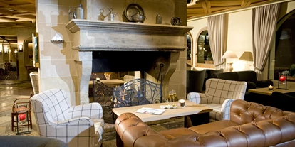 Luxusurlaub - Hotel-Schwerpunkt: Luxus & Familie - Kaminbar - GOLFHOTEL Les Hauts de Gstaad & SPA