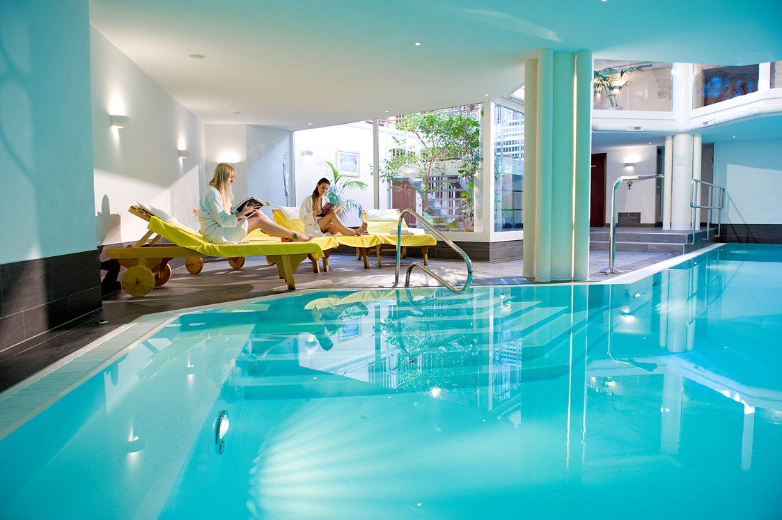 Luxushotel: Pool - GOLFHOTEL Les Hauts de Gstaad & SPA