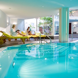 Luxushotel: Pool - GOLFHOTEL Les Hauts de Gstaad & SPA