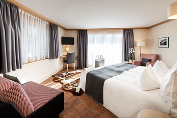 Luxushotel: Doppelzimmer Chalet Golfino - GOLFHOTEL Les Hauts de Gstaad & SPA