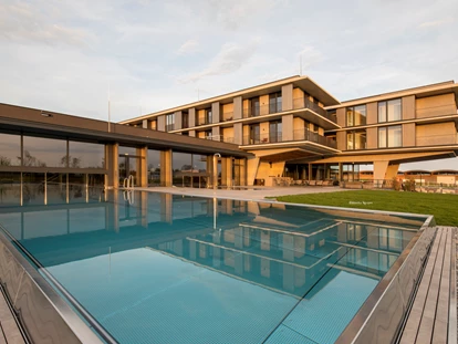 Luxusurlaub - Andau - Aussenpool - Scheiblhofer The Resort