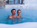Luxushotel: Schwimmbad außen im Winter - Granbaita Dolomites