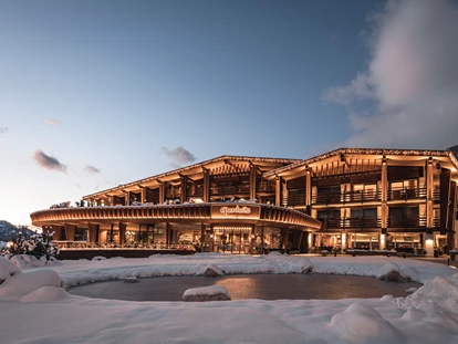 Luxusurlaub - Sen Jan di Fassa - Hotel Granbaita Dolomites Außenansicht - Granbaita Dolomites