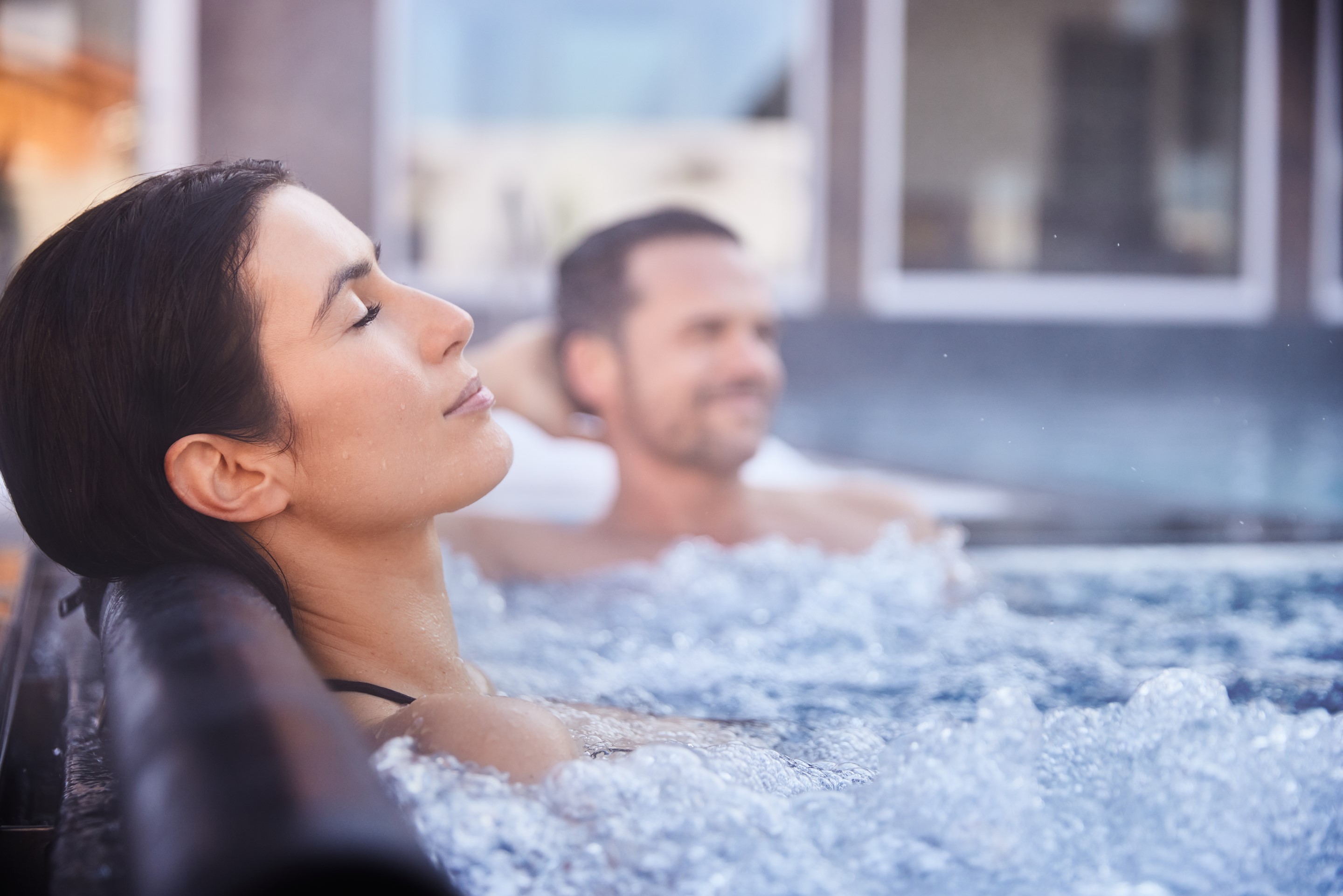 Luxusurlaub - Deutschland - Ganzjährigbeheizter Außenpool mit Sprudelliegen - Hanusel Hof Golf & Wellness Hotel