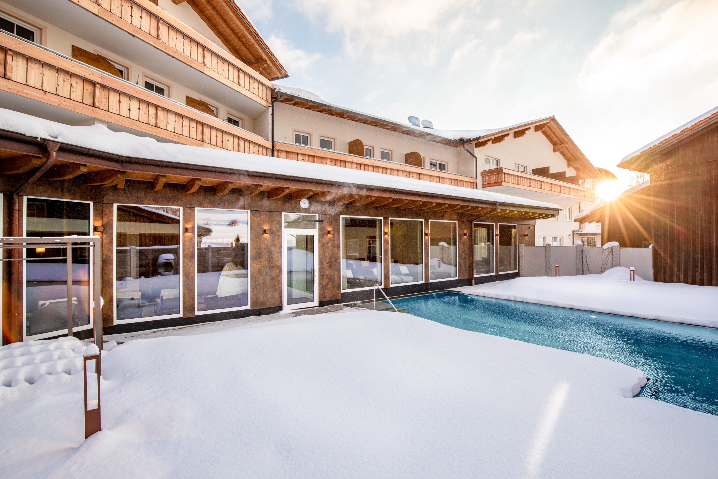 Luxushotel: Ganzjährigbeheizter Außenpool  - Hanusel Hof Golf & Wellness Hotel