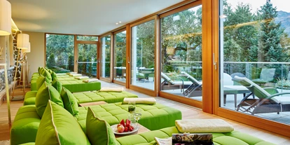 Luxusurlaub - Bar: Poolbar - Ruhebereich im Spa de Charme Relais & Châteaux Hotel Tennerhof - Relais & Châteaux Hotel Tennerhof