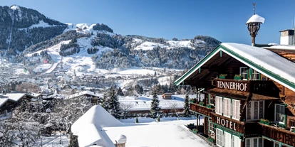 Luxusurlaub - Bar: Poolbar - Relais & Châteaux Hotel Tennerhof im Winter - Relais & Châteaux Hotel Tennerhof