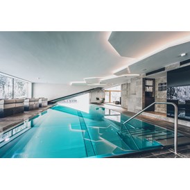 Luxushotel: Infinity Pool mit Pistenblick - Elizabeth Arthotel