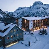 Luxushotel - Außenansicht Winter - Hotel Goldener Berg
