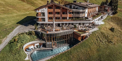 Luxusurlaub - Kappl (Kappl) - Außenansicht Sommer - Hotel Goldener Berg